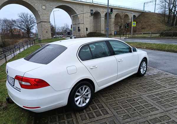 Skoda Superb cena 37600 przebieg: 202000, rok produkcji 2014 z Toszek małe 37